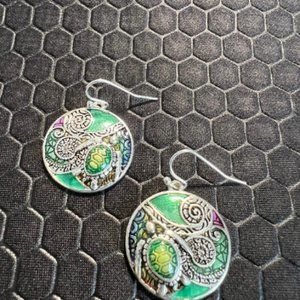 Turtles and Swirls Earrings Green 18K White Gold Plated